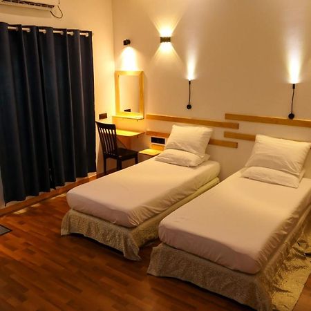 Отель Ayira Maldives Фериду Экстерьер фото